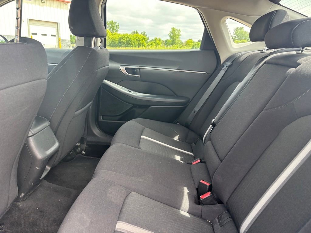 Used 2023 Silver Hyundai SEL image 8
