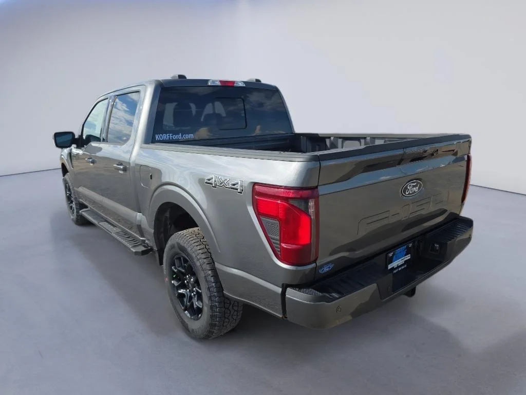New 2026 Carbonized Gray Metallic Ford XLT image 7