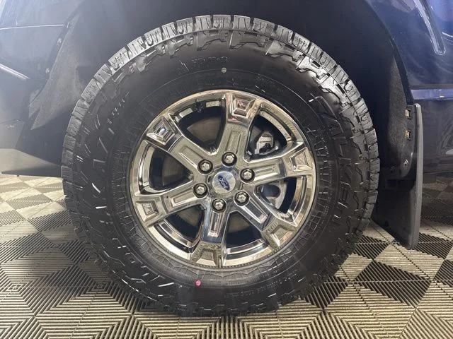 Used 2023 Blue Metallic Ford Lariat image 10
