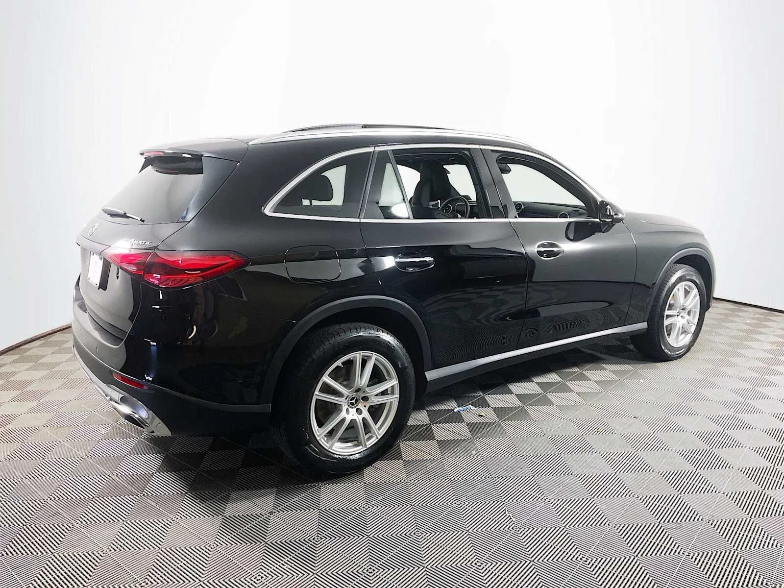 Used 2023 BLUE Mercedes-Benz GLC 300 image 4