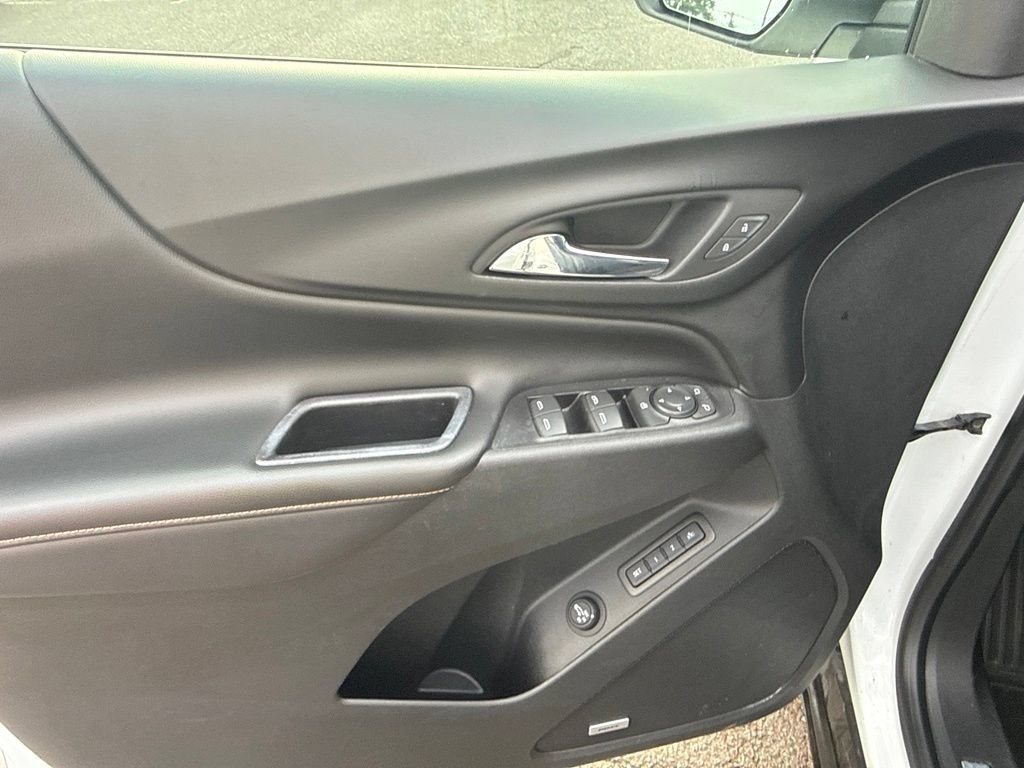 Used 2018 SUMMIT WHITE Chevrolet Premier image 24