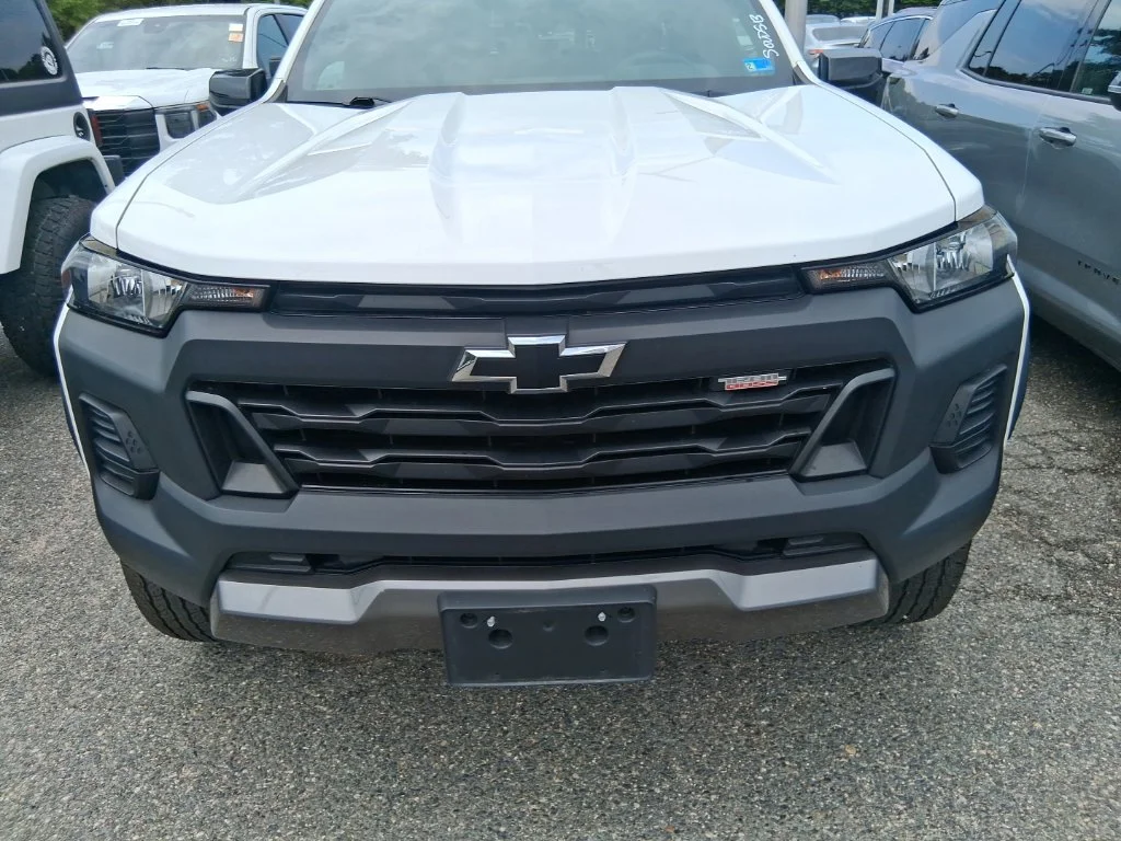 Used 2024 White Chevrolet Trail Boss image 14