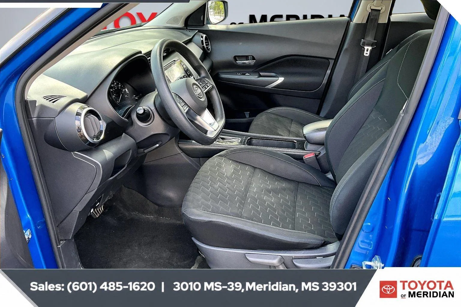 Used 2024 Electric Blue Metallic/Super Black Nissan SV image 11