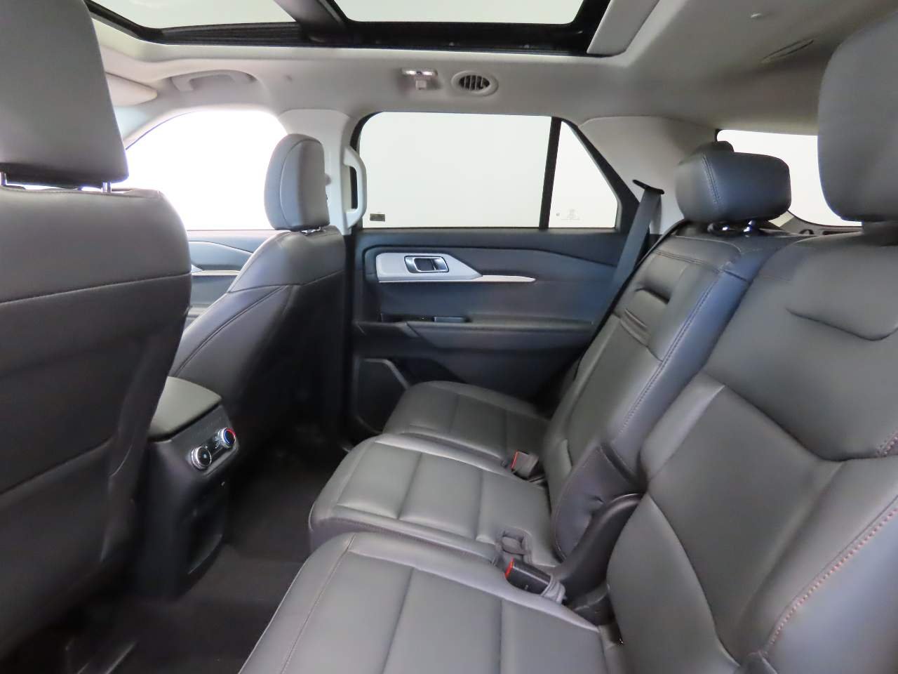 Used 2025 Agate Black Ford Active image 16