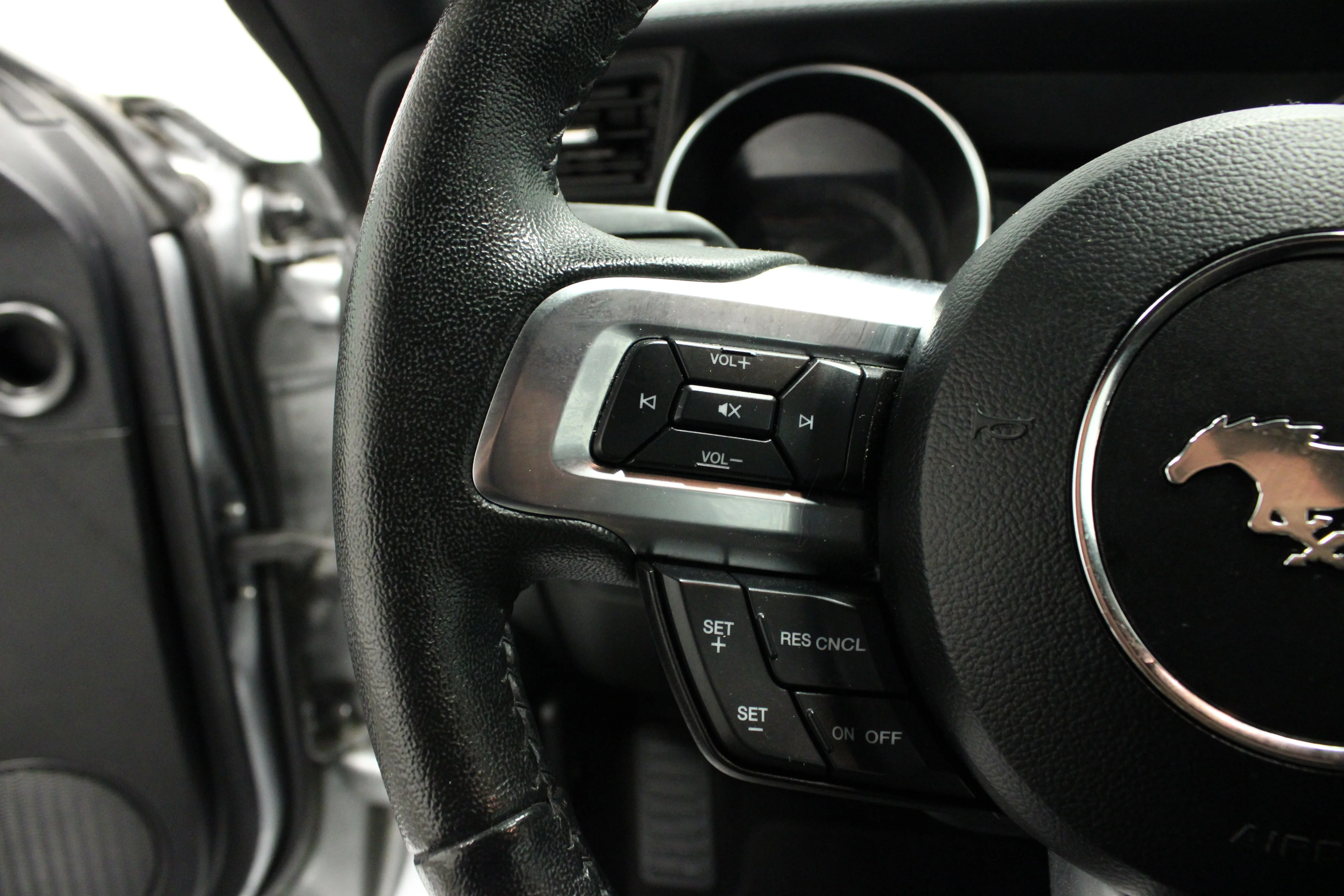 2022 Ford Mustang EcoBoost - Photo 20