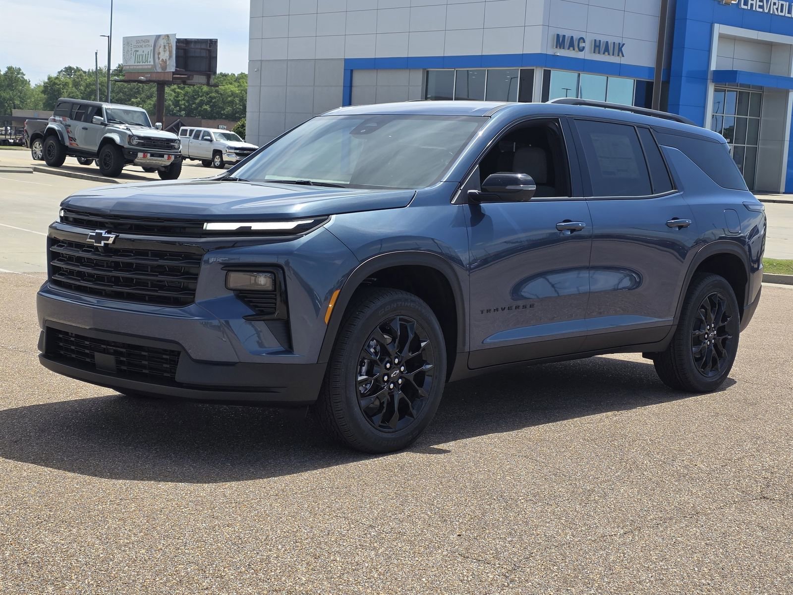 2026 Chevrolet Traverse FWD LT's photo