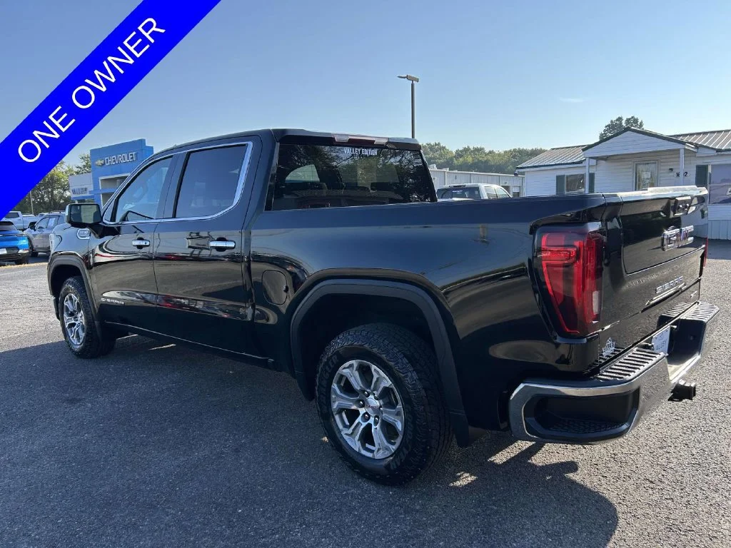 Used 2025 Onyx Black GMC SLT image 6