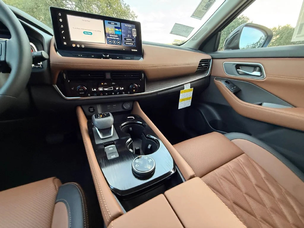New 2026 White Nissan Platinum image 15