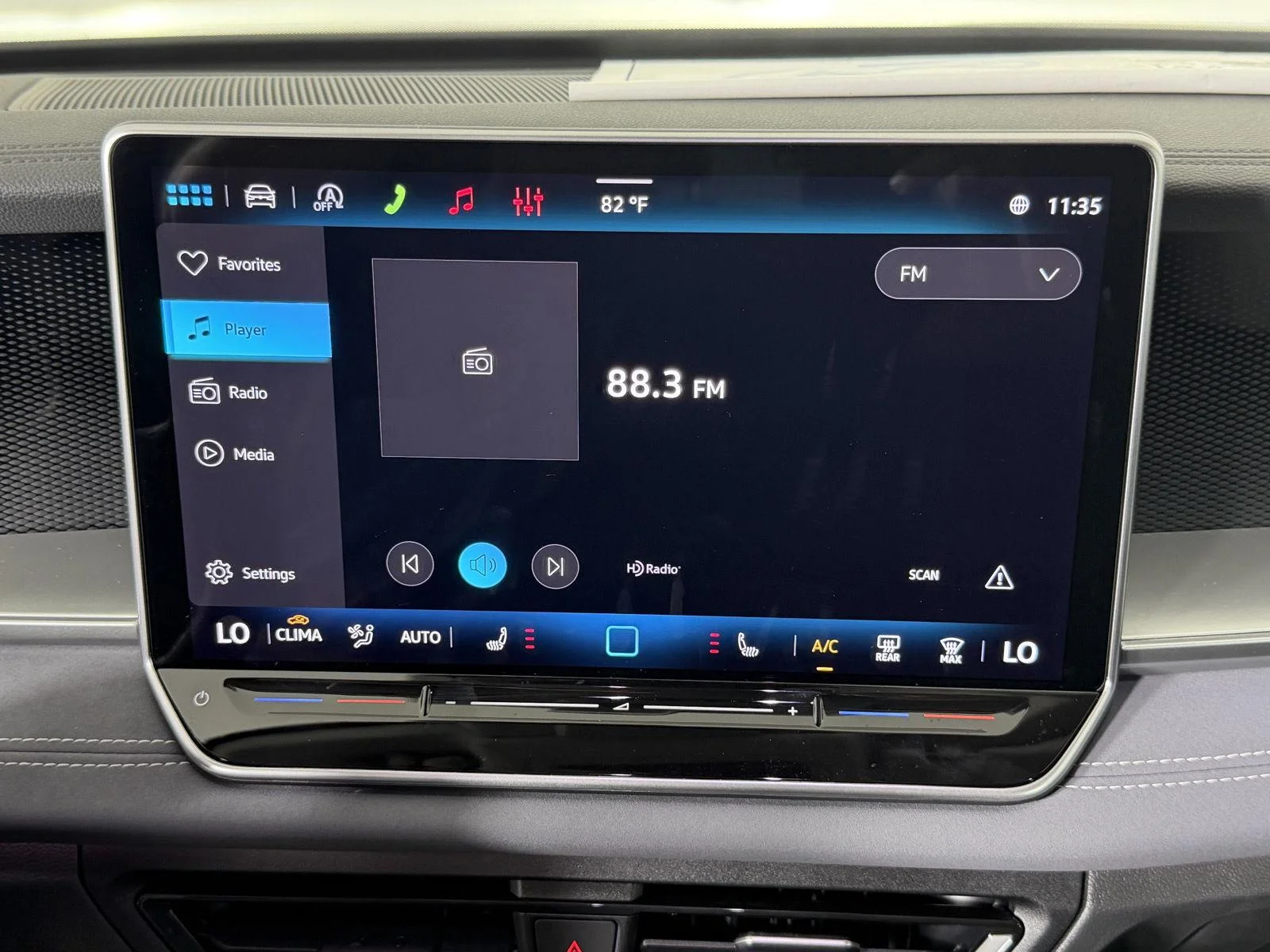 New 2026 Platinum Gray Metallic Volkswagen SE image 29