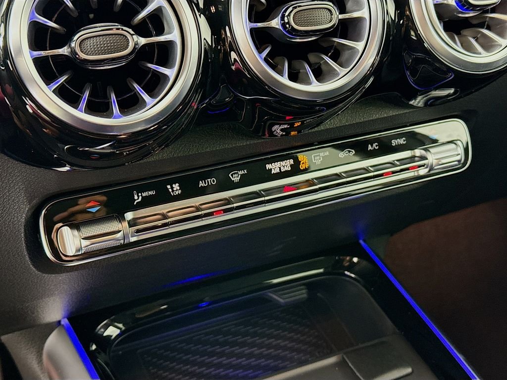 Used 2025 Black Mercedes-Benz GLB 250 image 16