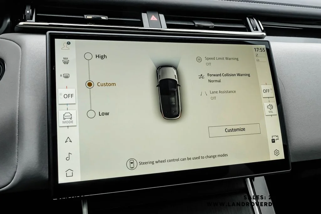 New 2026 Ostuni Pearl Wht Prem Met Land Rover Dynamic SE image 30