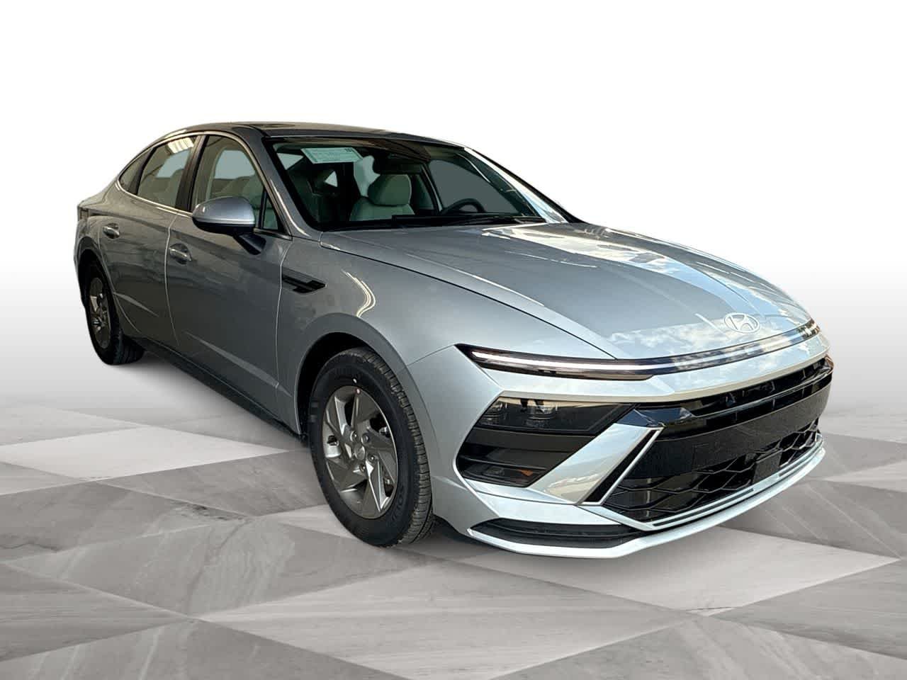 New 2026 Aero Silver Hyundai SE image 2