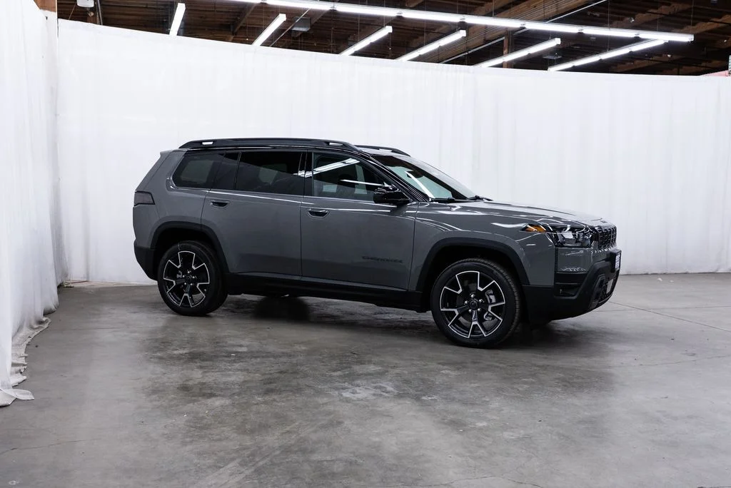 2026 Jeep Cherokee Overland HEV 4X4's photo