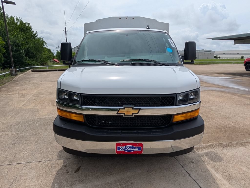New 2025 Summit White Chevrolet 1WT image 19