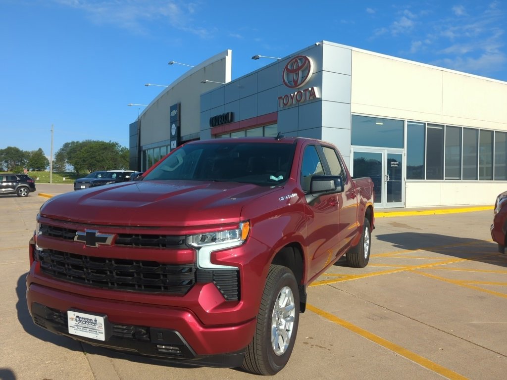 2025 Chevrolet Silverado 1500 RST photo 2