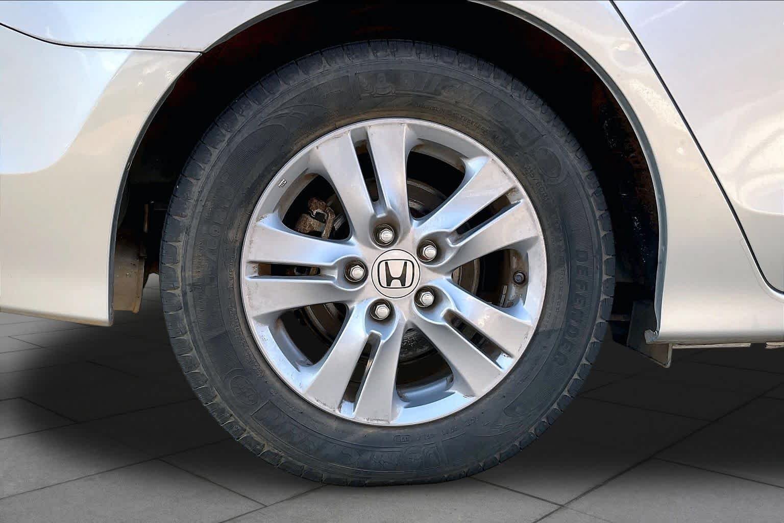 Used 2012 Polished Metal Metallic Honda SE image 11
