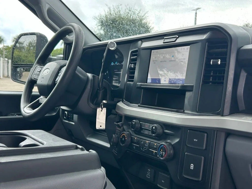 Used 2025 Oxford White Ford XL image 27