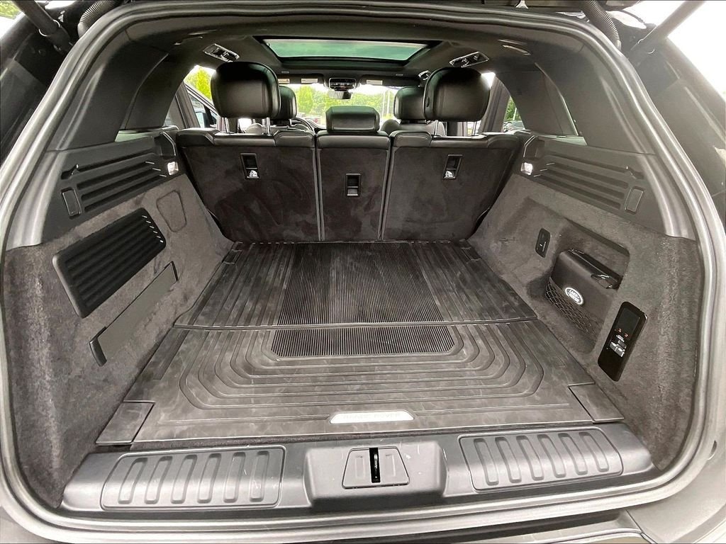 Used 2023 Gray Land Rover SE image 15