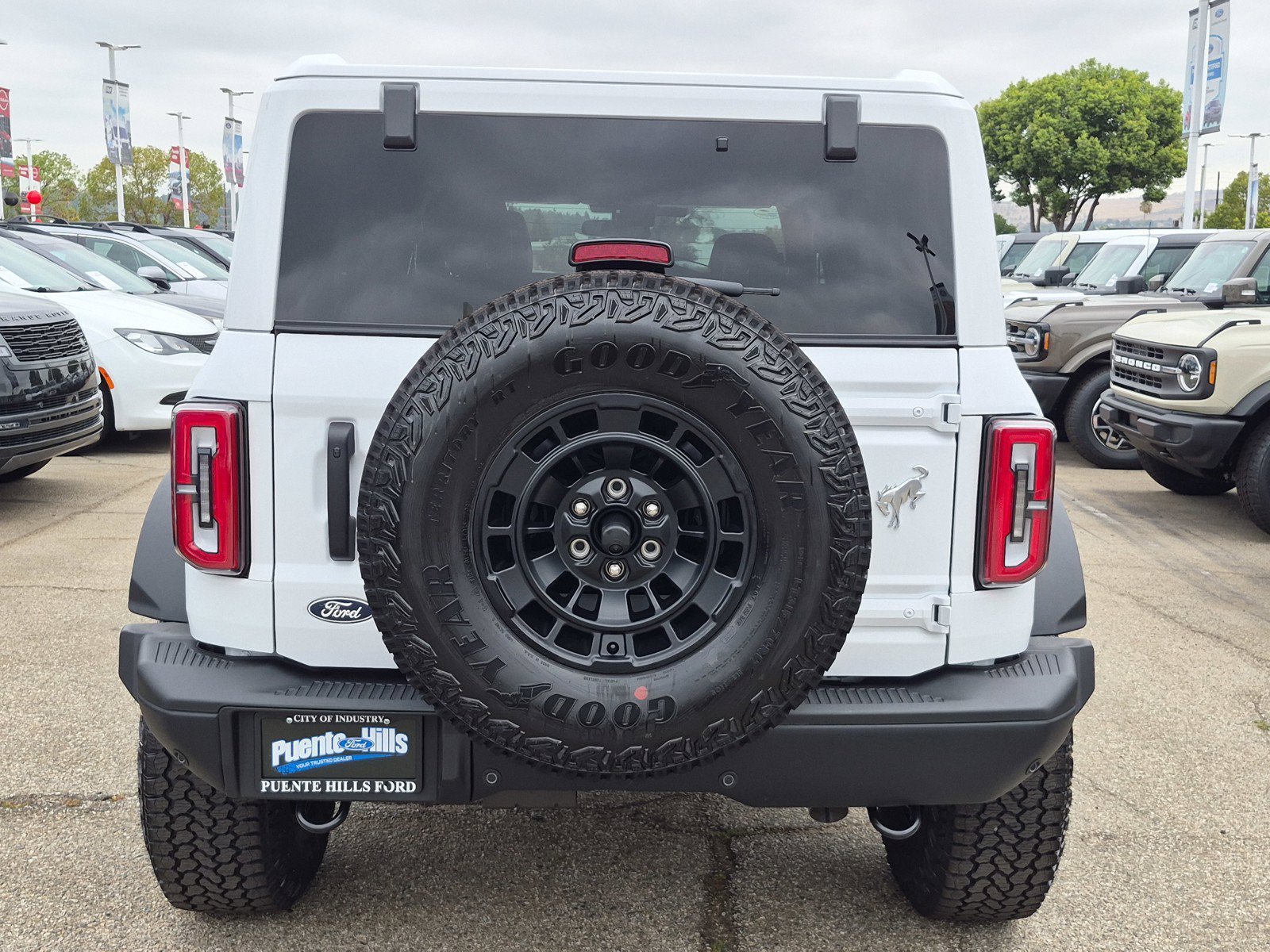 New 2026 Oxford White Ford Badlands® image 5