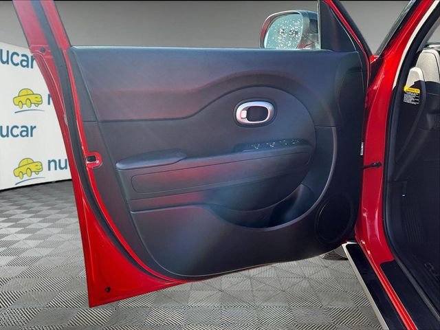Used 2017 Red Kia Plus image 18
