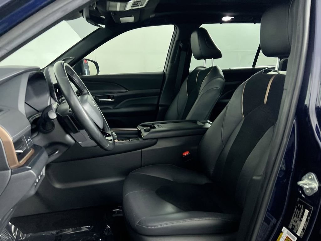 Used 2024  Toyota MAX Platinum image 12