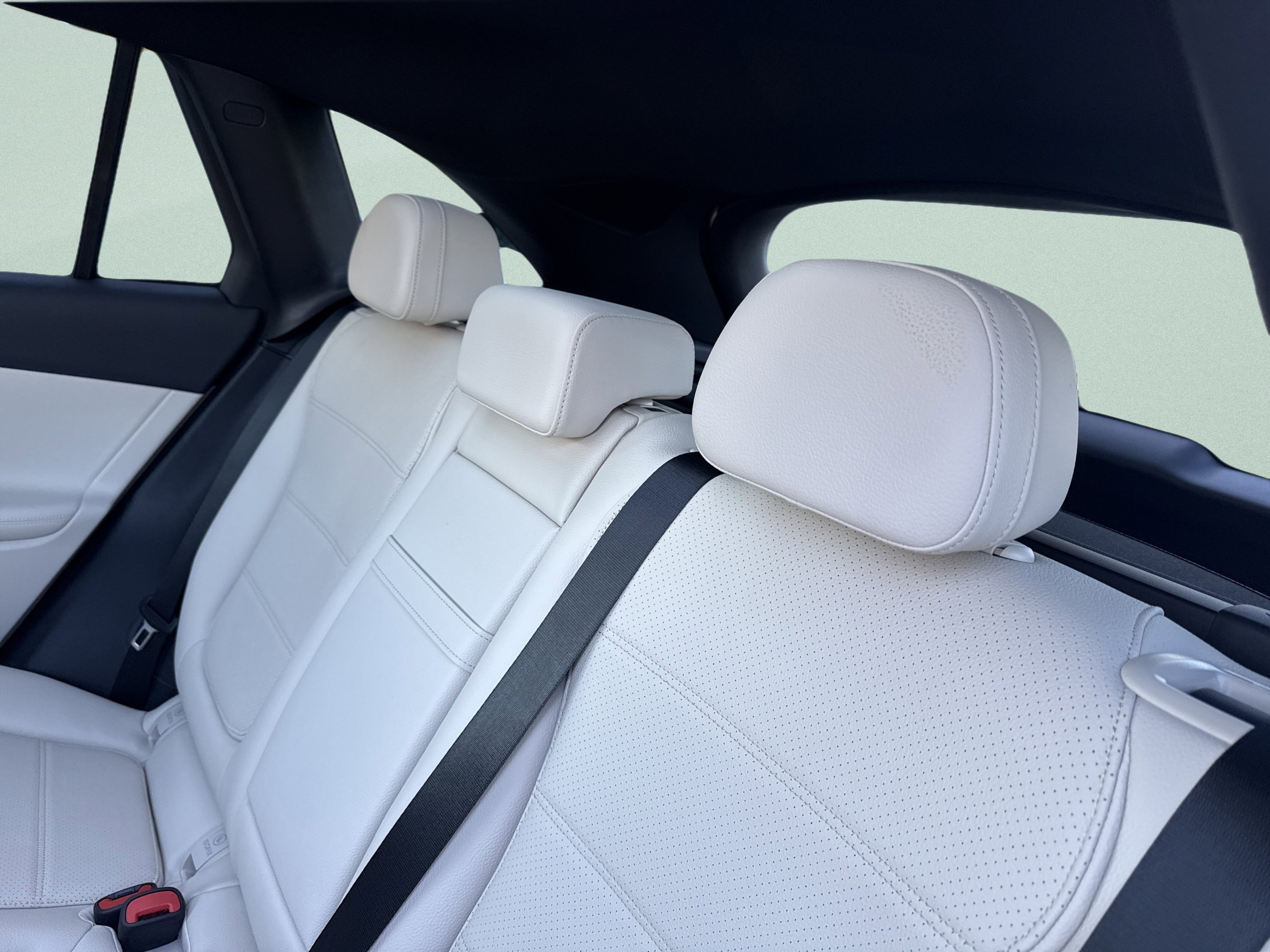 Used 2026 Polar White Mercedes-Benz GLC 300 image 23