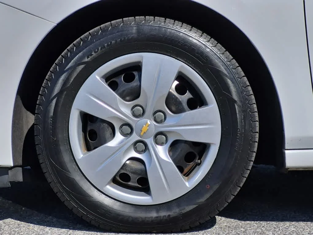 Used 2017 Summit White Chevrolet LS image 16