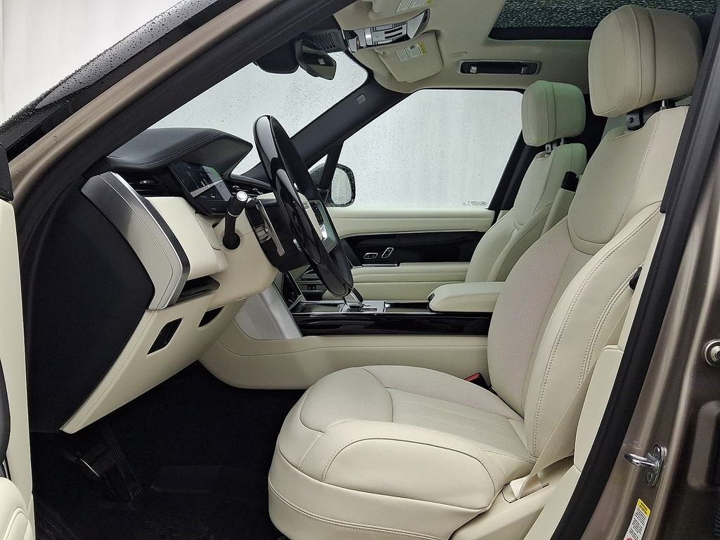 New 2026 Batumi Gold Premium Metallic Land Rover SE image 11