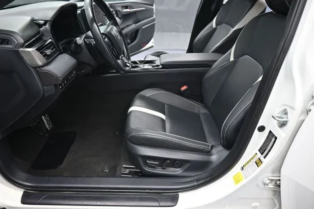Used 2025  Toyota SE image 28