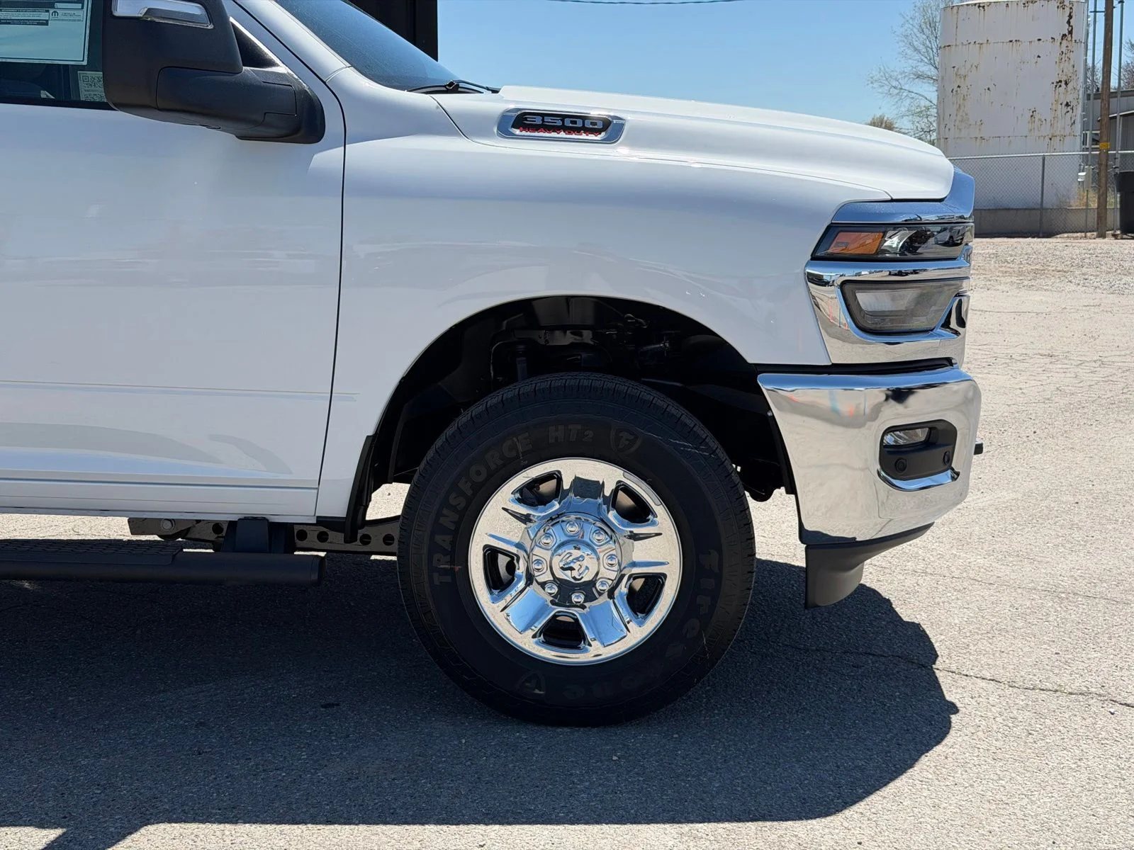 New 2026 Bright White Clear-Coat Exterior Paint RAM Tradesman image 4