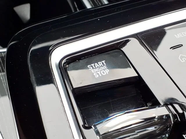Used 2025  BMW 740i xDrive image 13