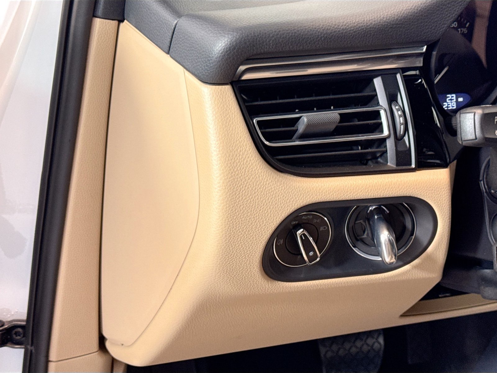 Used 2026 White Porsche  image 13