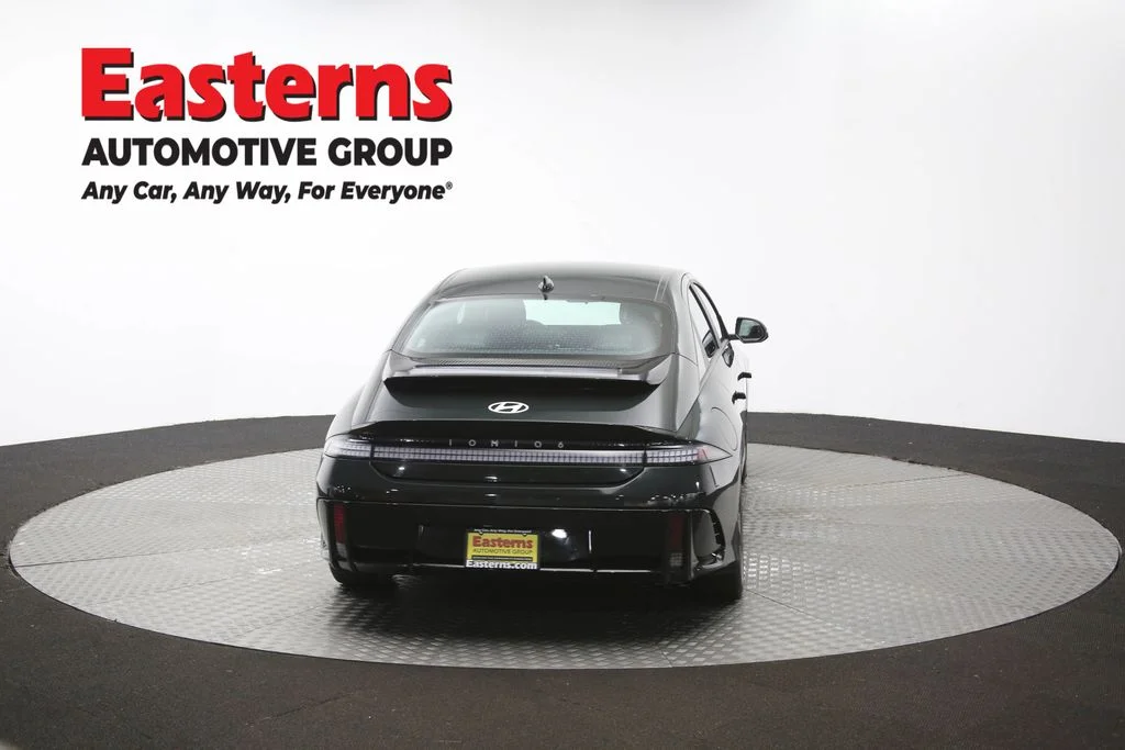 Used 2024 Green Hyundai SE image 38