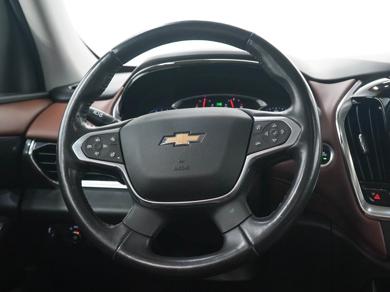 Used 2021 Iridescent Pearl Tricoat Chevrolet High Country image 18