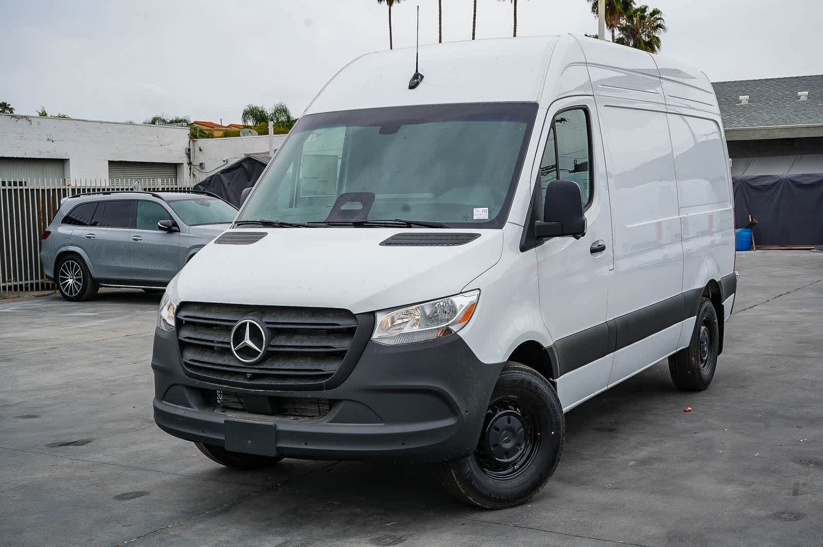 New 2026 Arctic+White Mercedes-Benz  image 1