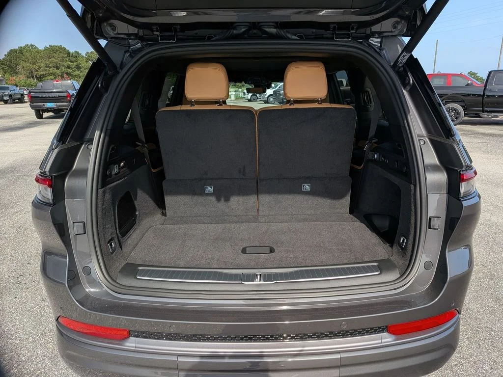 New 2026 Gray Jeep Summit image 28