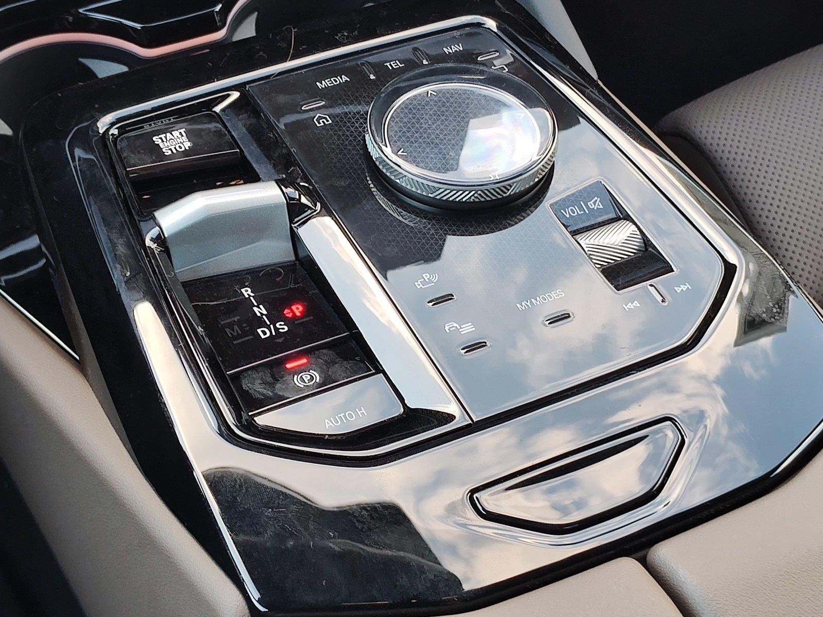 New 2027 Mineral White Metallic BMW 530i image 9