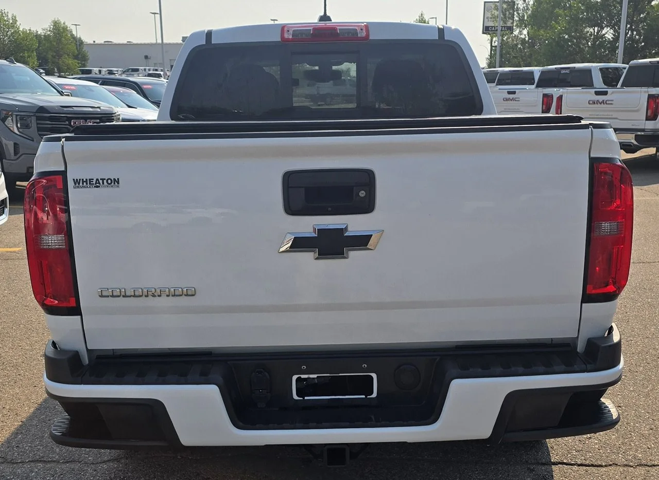 Used 2016 White Chevrolet 4WD Z71 Crew Cab image 4