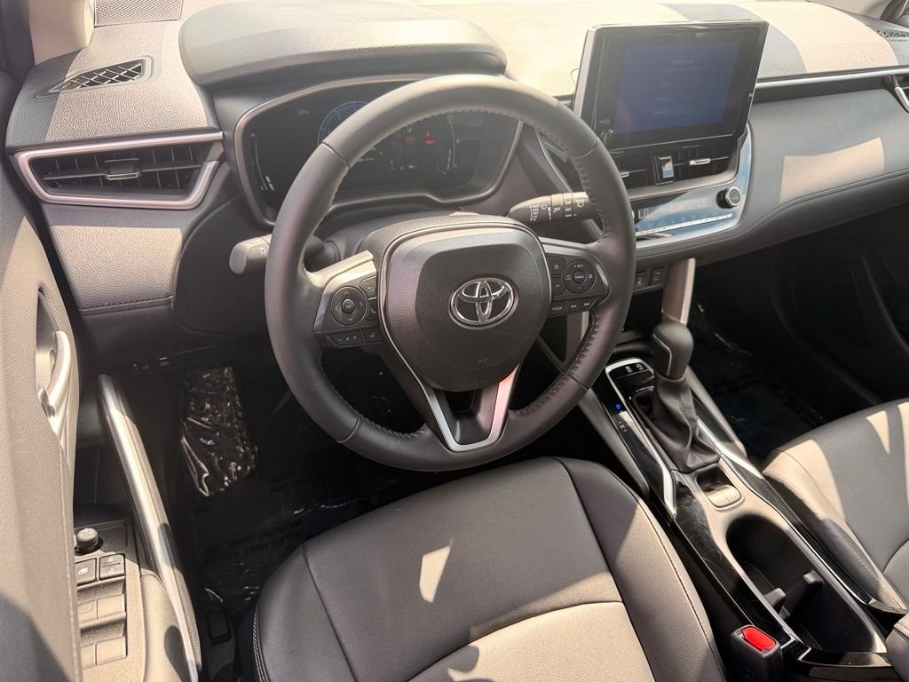 Used 2025 Silver Toyota XLE image 22