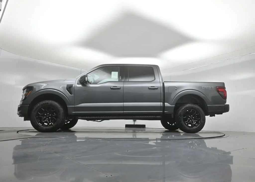 New 2026 Carbonized Gray Metallic Ford XLT image 7