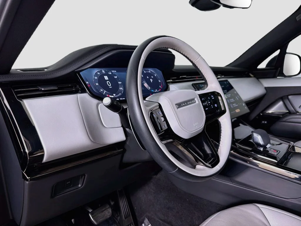 Used 2024 Black Land Rover Dynamic SE image 9