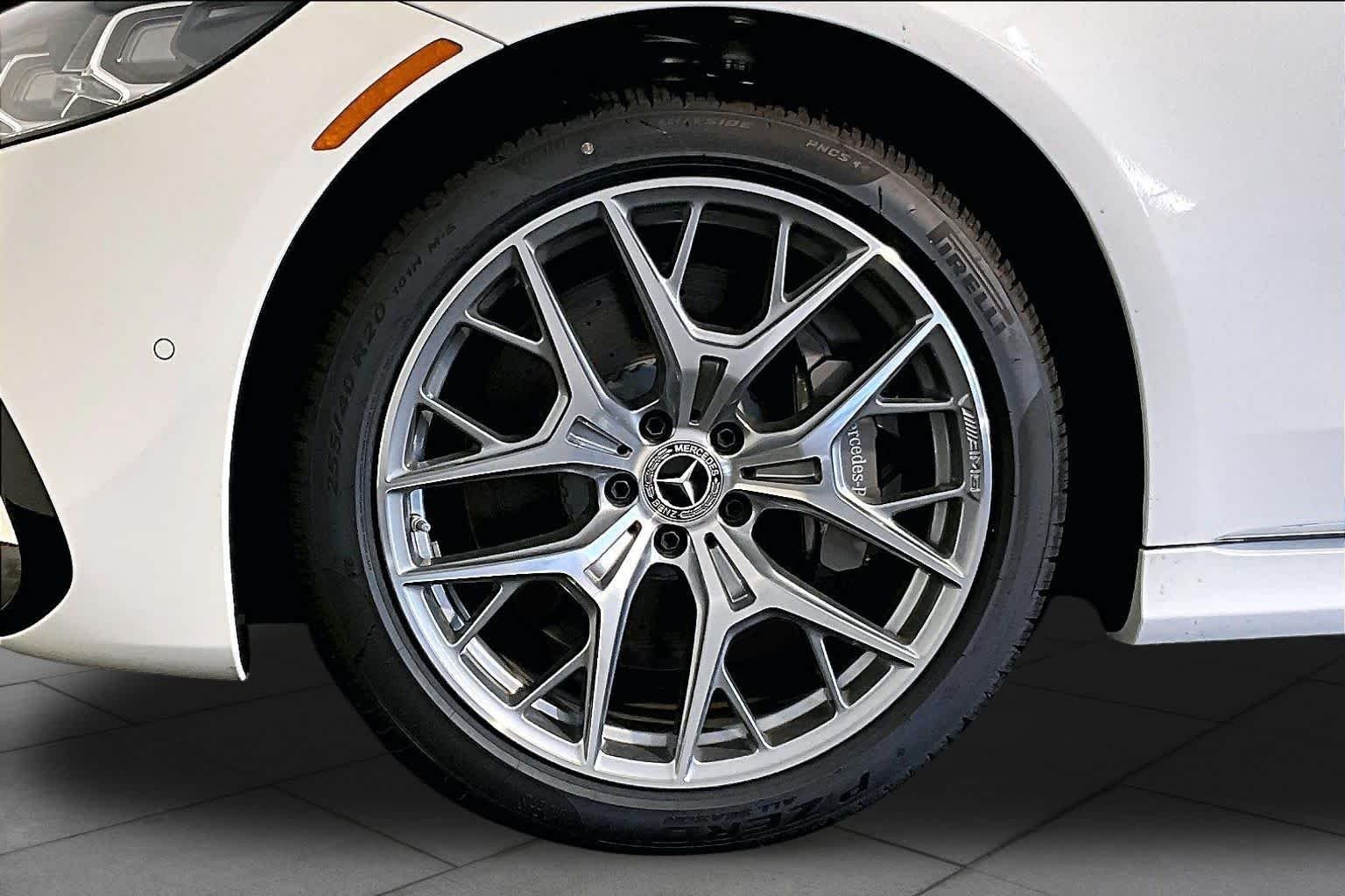 New 2027 MANUFAKTUR Moonlight White Metallic Mercedes-Benz S 580 image 17