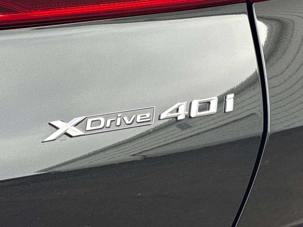 Used 2024 Black BMW xDrive40i image 10