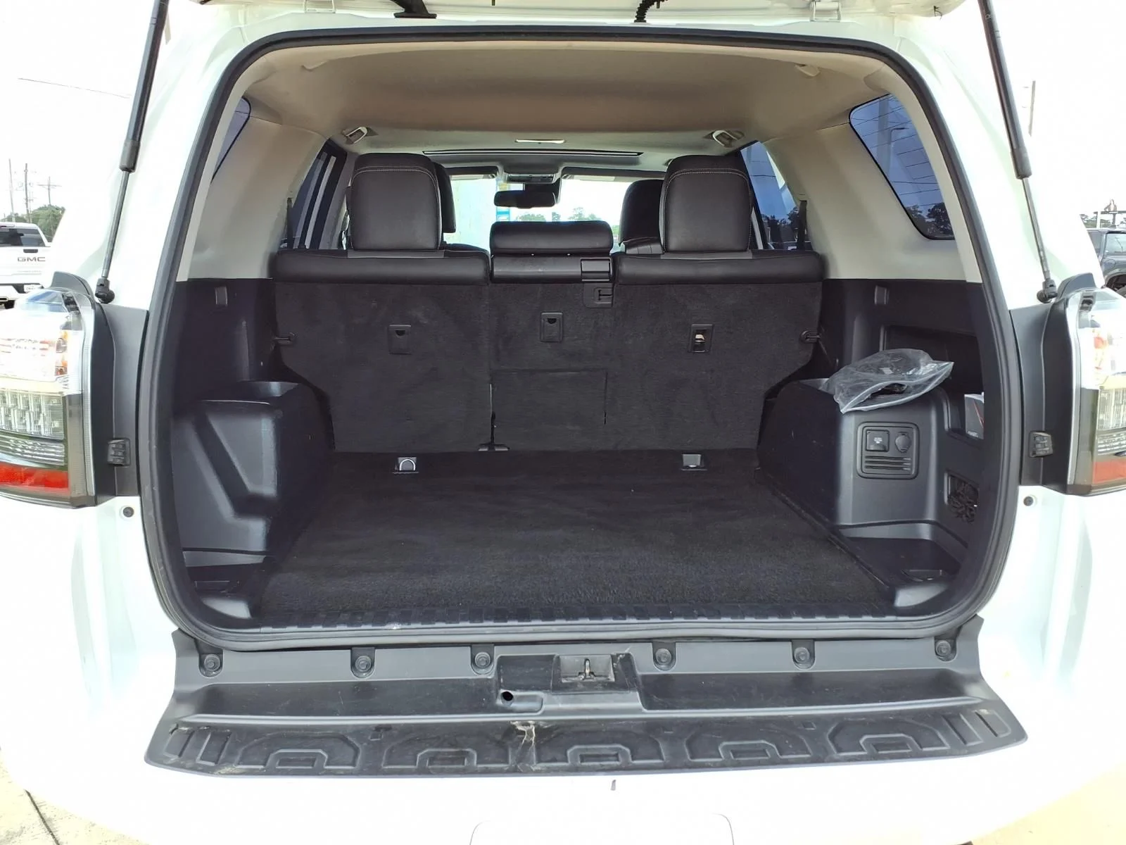 Used 2021 White Toyota SR5 Premium image 8