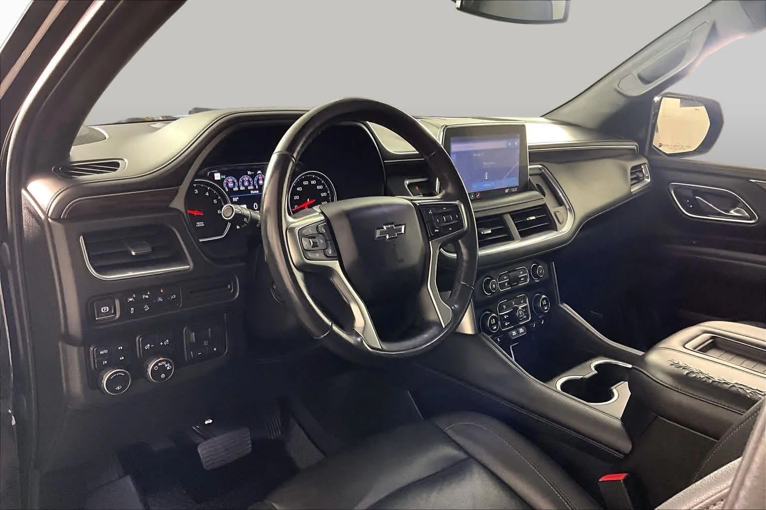 Used 2021 Black Chevrolet Z71 image 17