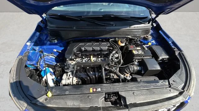Used 2025  Hyundai SEL image 33