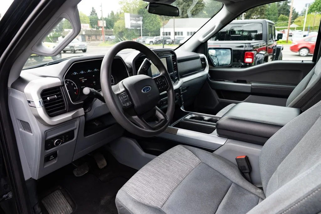 Used 2023 Black Ford XLT image 18