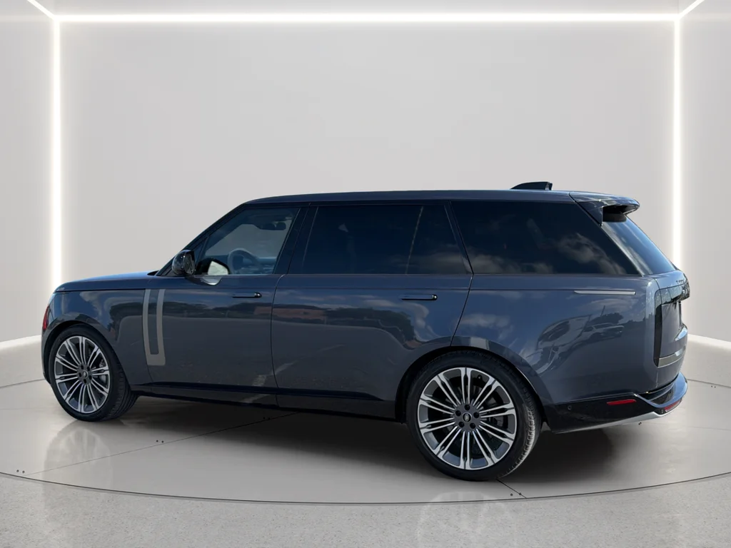 Used 2024 Blue Land Rover SE image 14