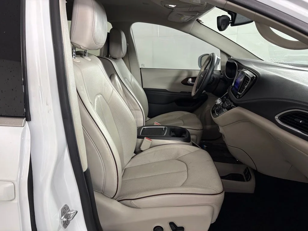 Used 2017 White Chrysler Limited image 44