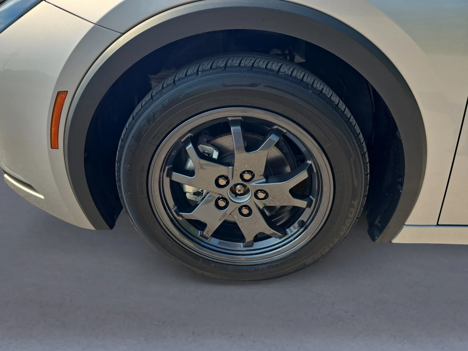 2025 Toyota Prius LE - Photo 10